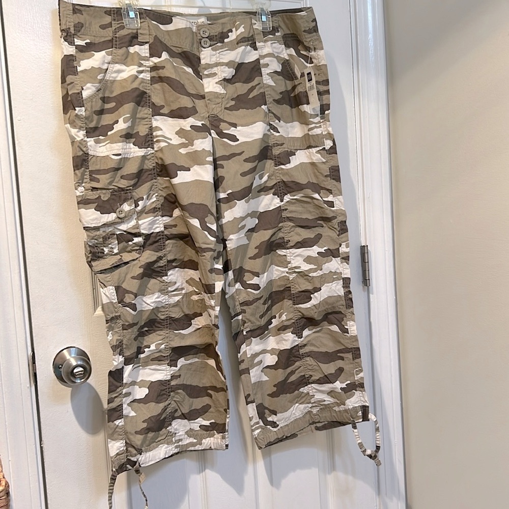 GAP SURPLUS COTTON BROWN/TAN CAMO CARGO CAPRI PANTS